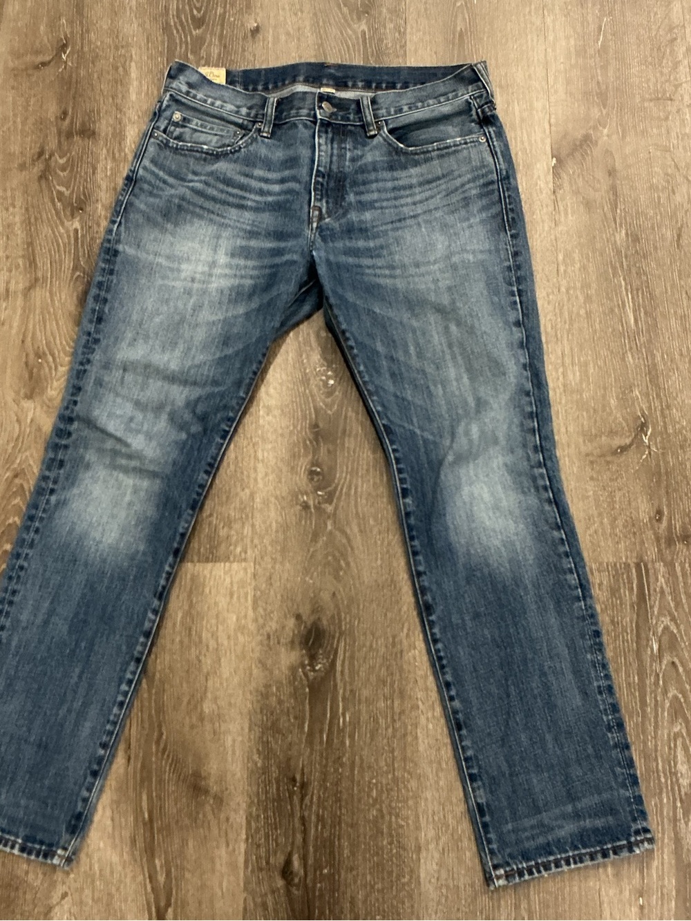 J. Crew Men’s Straight Jeans in Medium Blue Wash Japanese KAIHARA denim 32x30